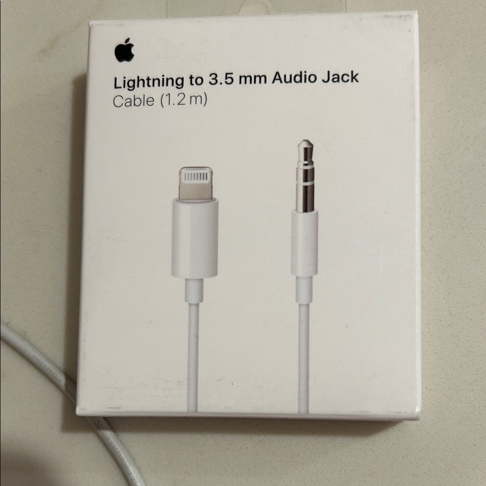 Apple Lightning to 3.5 mm Audio Jack Adapter - White